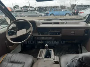 Toyota HiAce 2000 White