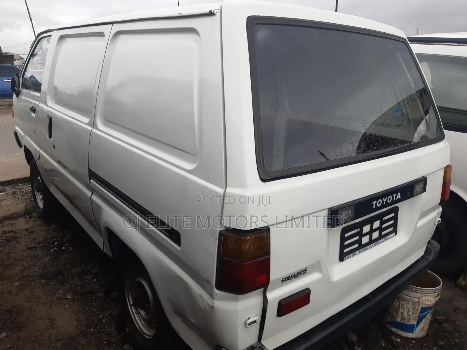 Toyota HiAce 2000 White