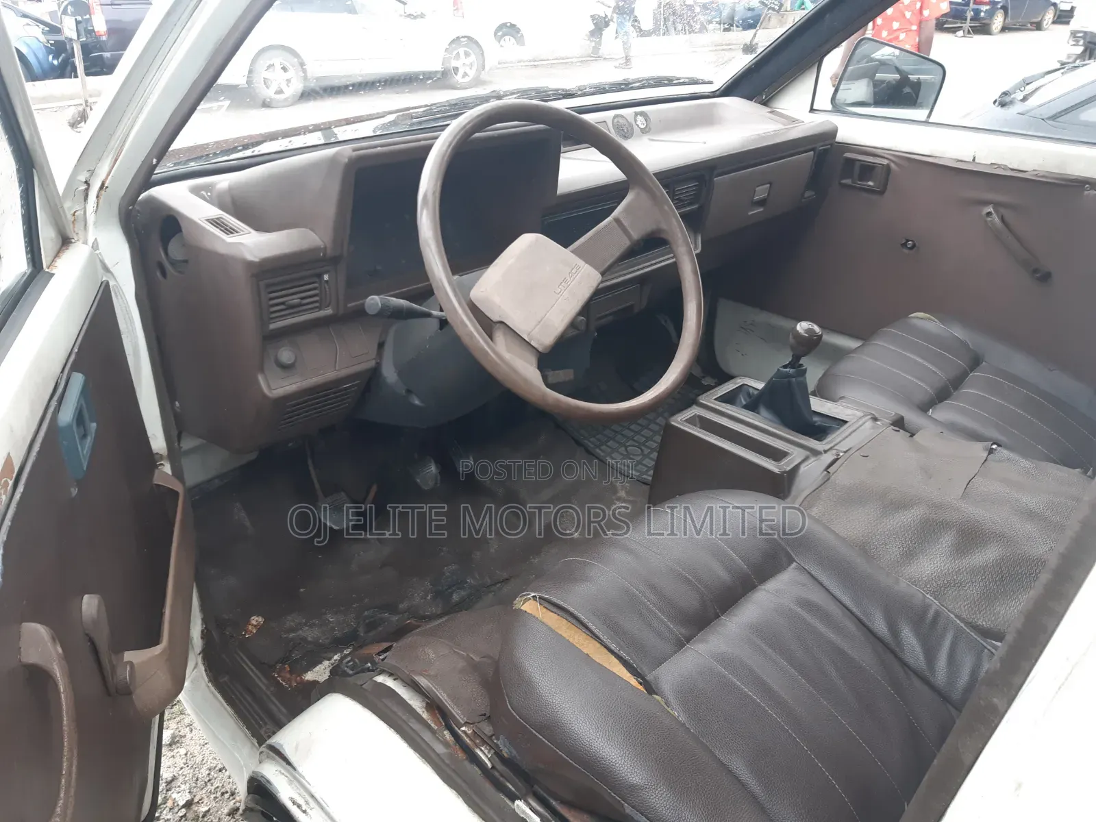 Toyota HiAce 2000 White