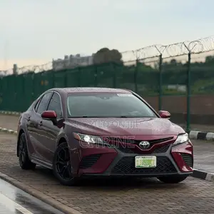 Toyota Camry SE (2.5L 4cyl 8A) 2019 Burgundy