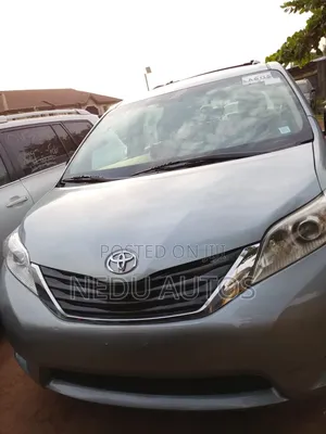 Toyota Sienna 2013 Silver