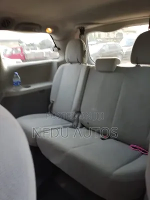 Toyota Sienna 2013 Silver