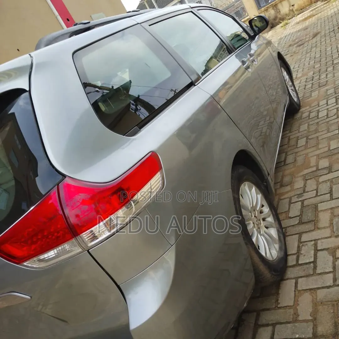 Toyota Sienna 2013 Silver
