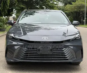 Toyota Camry XLE 2025 Gray