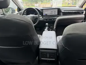 Toyota Camry XLE 2025 Gray