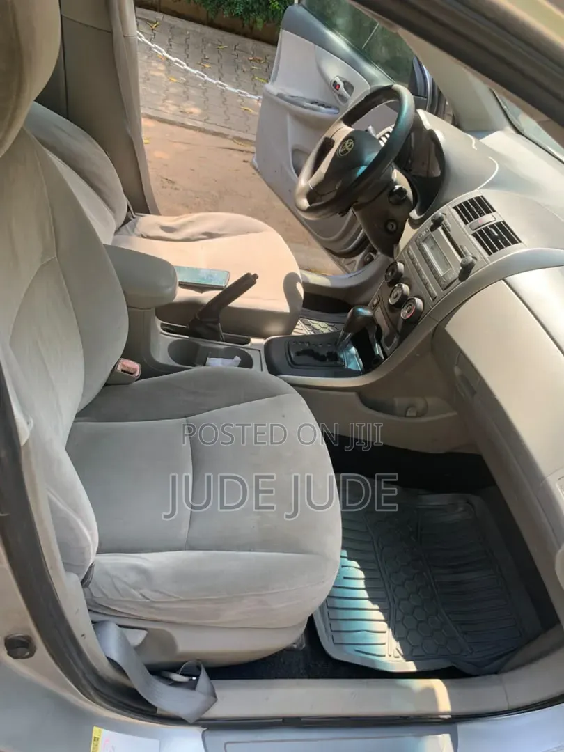 Toyota Corolla 2010 Gray