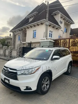 Toyota Highlander XLE 4dr SUV (3.5L 6cyl 6A) 2015 White