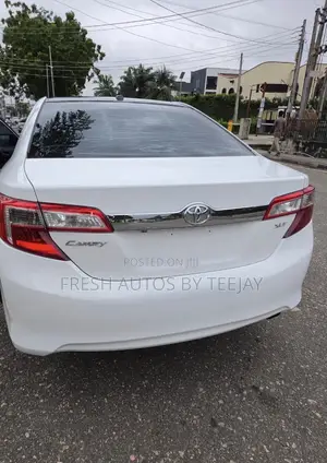 Toyota Camry XLE 4dr Sedan (2.5L 4cyl 6A) 2014 White