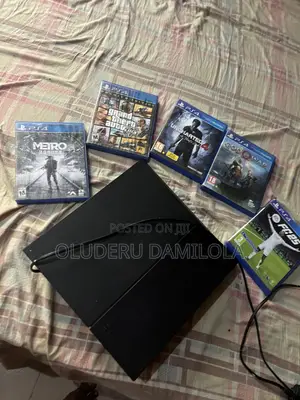 PS 4 With 6 Game Disk for Sale