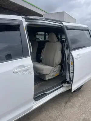 Toyota Sienna LE 8-Passenger 4dr Minivan (3.5L 6cyl 6A) 2014 White