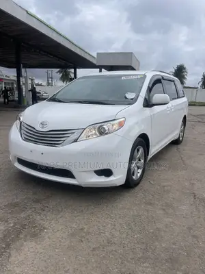 Toyota Sienna LE 8-Passenger 4dr Minivan (3.5L 6cyl 6A) 2014 White