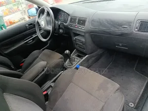 Volkswagen Golf 2004 Blue