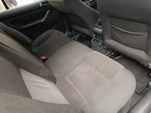 Volkswagen Golf 2004 Blue