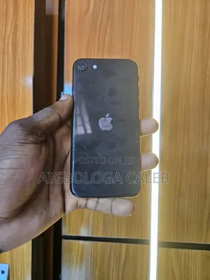 Apple iPhone SE 64 GB Black