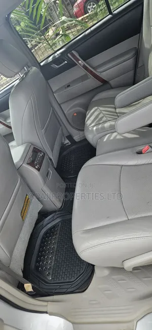 Toyota Highlander 2012 Silver