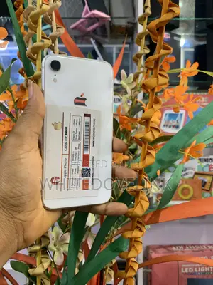 Apple iPhone XR 64 GB White