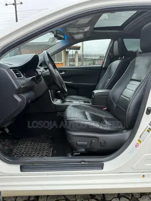 Toyota Camry XLE 4dr Sedan (2.5L 4cyl 6A) 2015 White