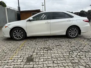 Toyota Camry XLE 4dr Sedan (2.5L 4cyl 6A) 2015 White