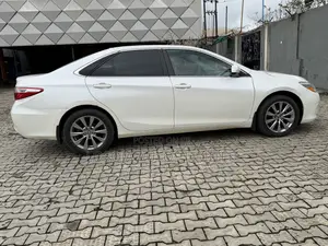 Toyota Camry XLE 4dr Sedan (2.5L 4cyl 6A) 2015 White