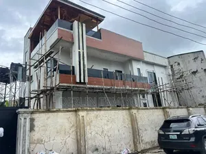 5bdrm Duplex in Uvwie for sale
