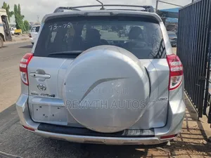 Toyota RAV4 2010 Silver