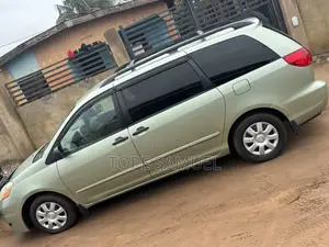 Toyota Sienna 2009 Green