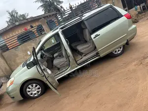 Toyota Sienna 2009 Green