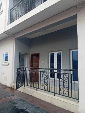 2bdrm Block of Flats in Apollo Estate Off for rent