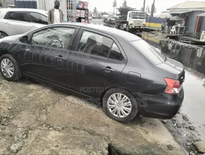 Toyota Yaris 2010 Gray