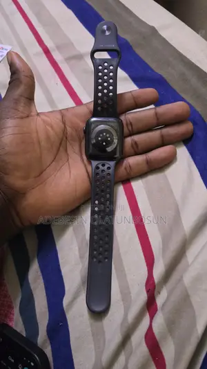 Apple Series 6 44mm Nike Edition