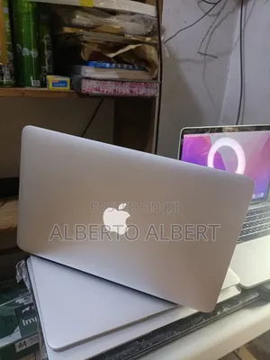 Laptop Apple MacBook Pro 2017 8GB Intel Core i5 SSD 256GB