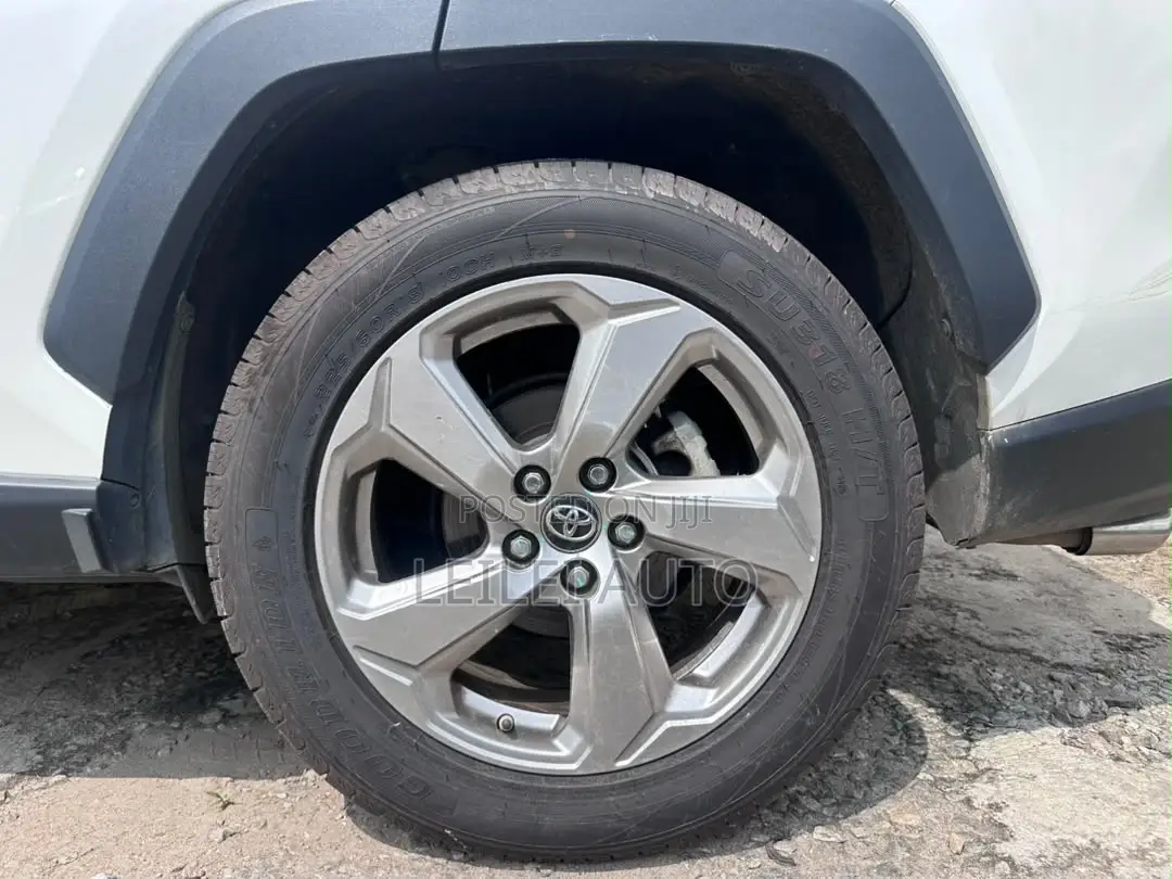 Toyota RAV4 2023 White