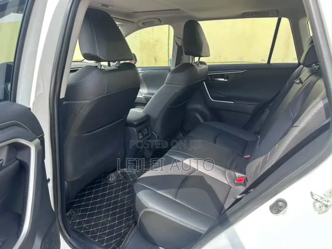 Toyota RAV4 2023 White
