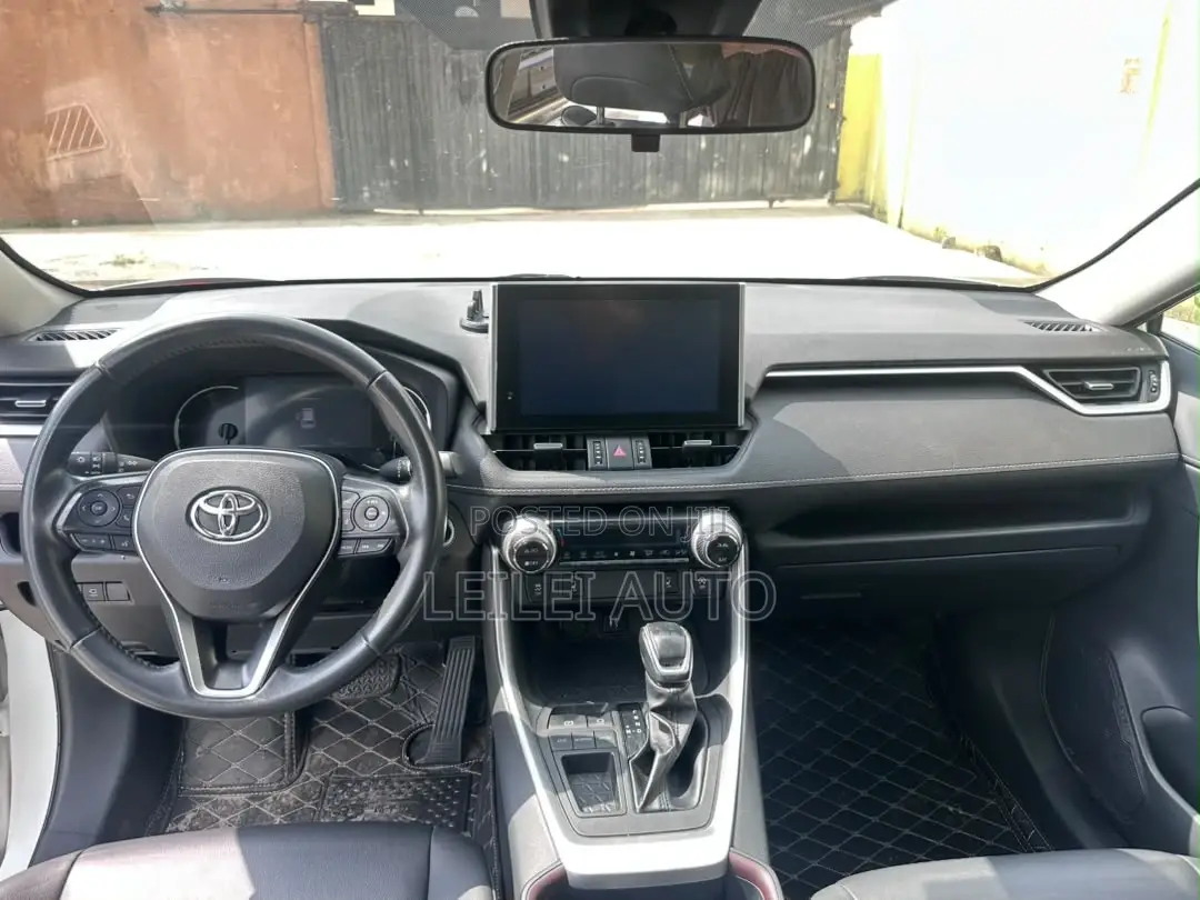 Toyota RAV4 2023 White