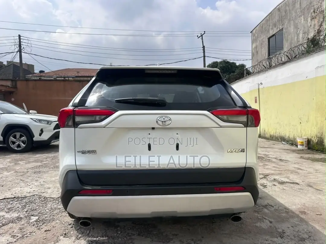 Toyota RAV4 2023 White
