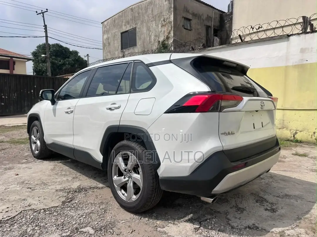 Toyota RAV4 2023 White