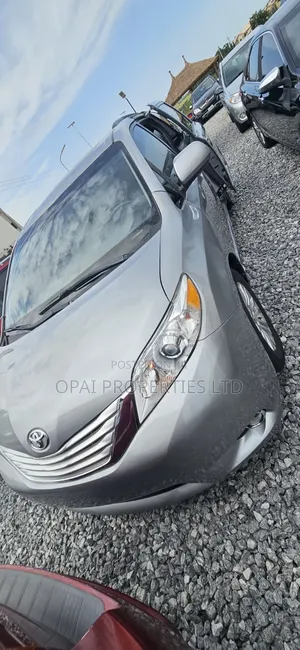 Toyota Sienna 2015 Silver