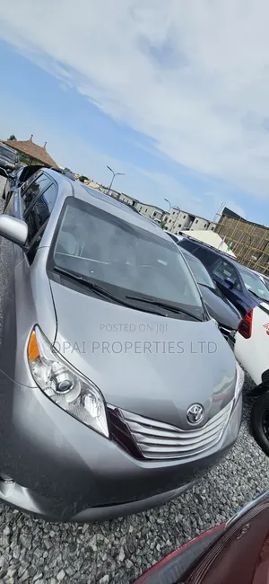 Toyota Sienna 2015 Silver
