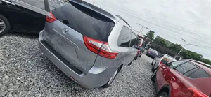 Toyota Sienna 2015 Silver