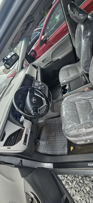Toyota Sienna 2015 Silver