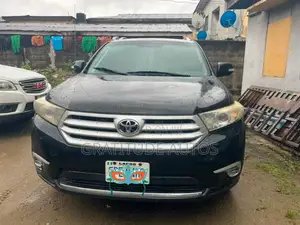 Toyota Highlander SE 2012 Black