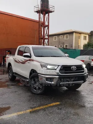 Toyota Hilux 2022 White