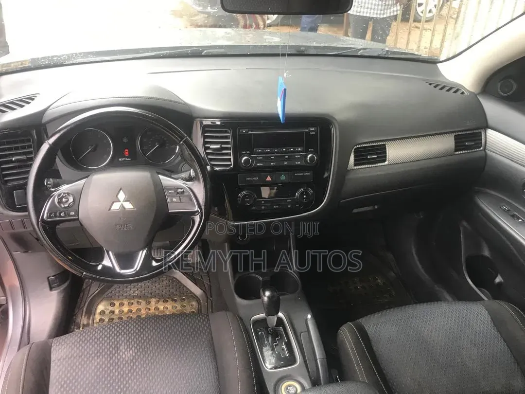 Mitsubishi Outlander 2016 Gray