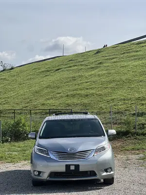 Toyota Sienna Limited Premium 7 Passenger (3.5L 6cyl 8A) 2016 Silver