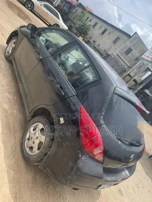 Nissan Versa 1.8 SL Hatchback 2012 Black