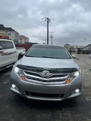 Toyota Venza XLE 2010 Silver
