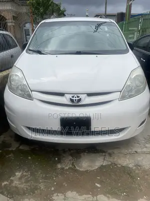 Toyota Sienna LE 4WD 2007 White