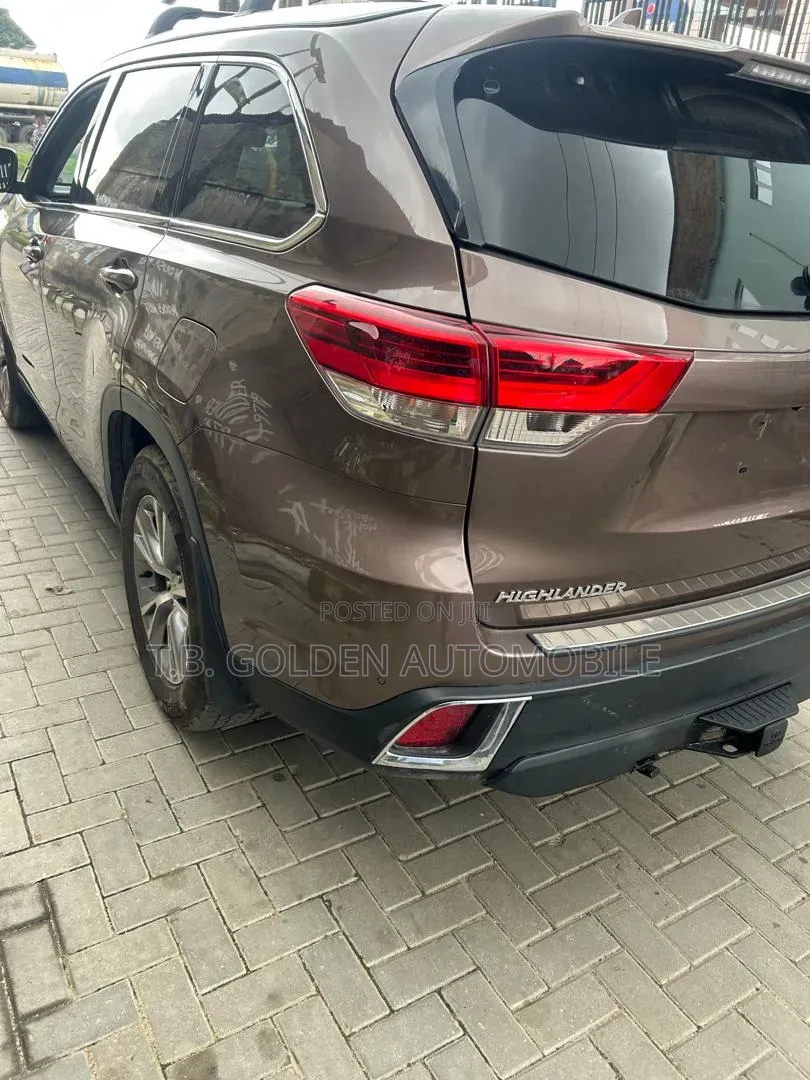 Toyota Highlander 2018 Brown