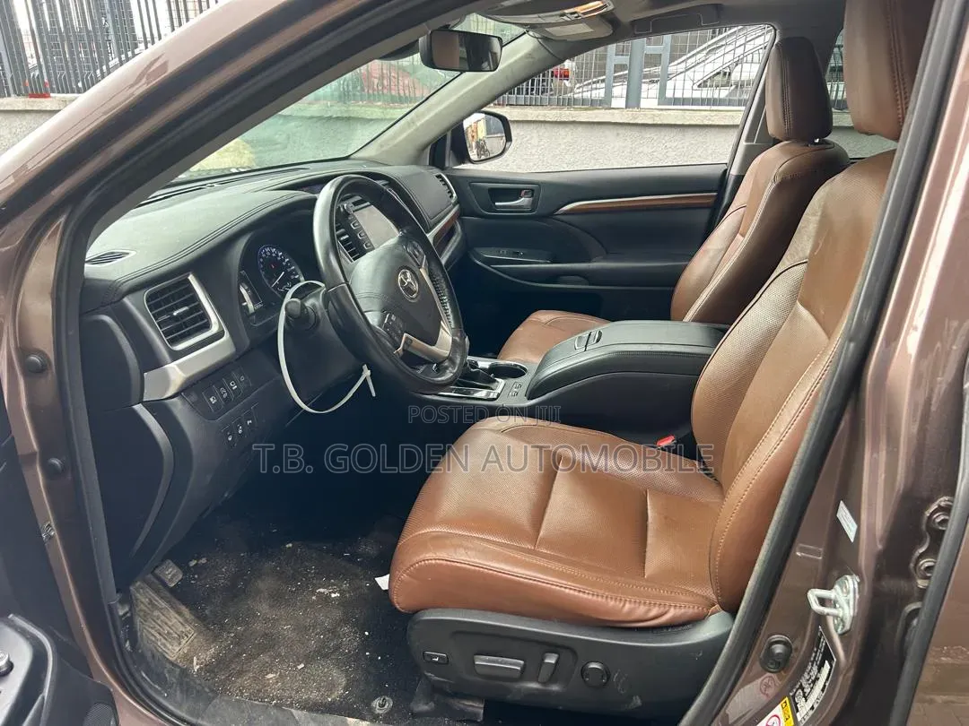 Toyota Highlander 2018 Brown