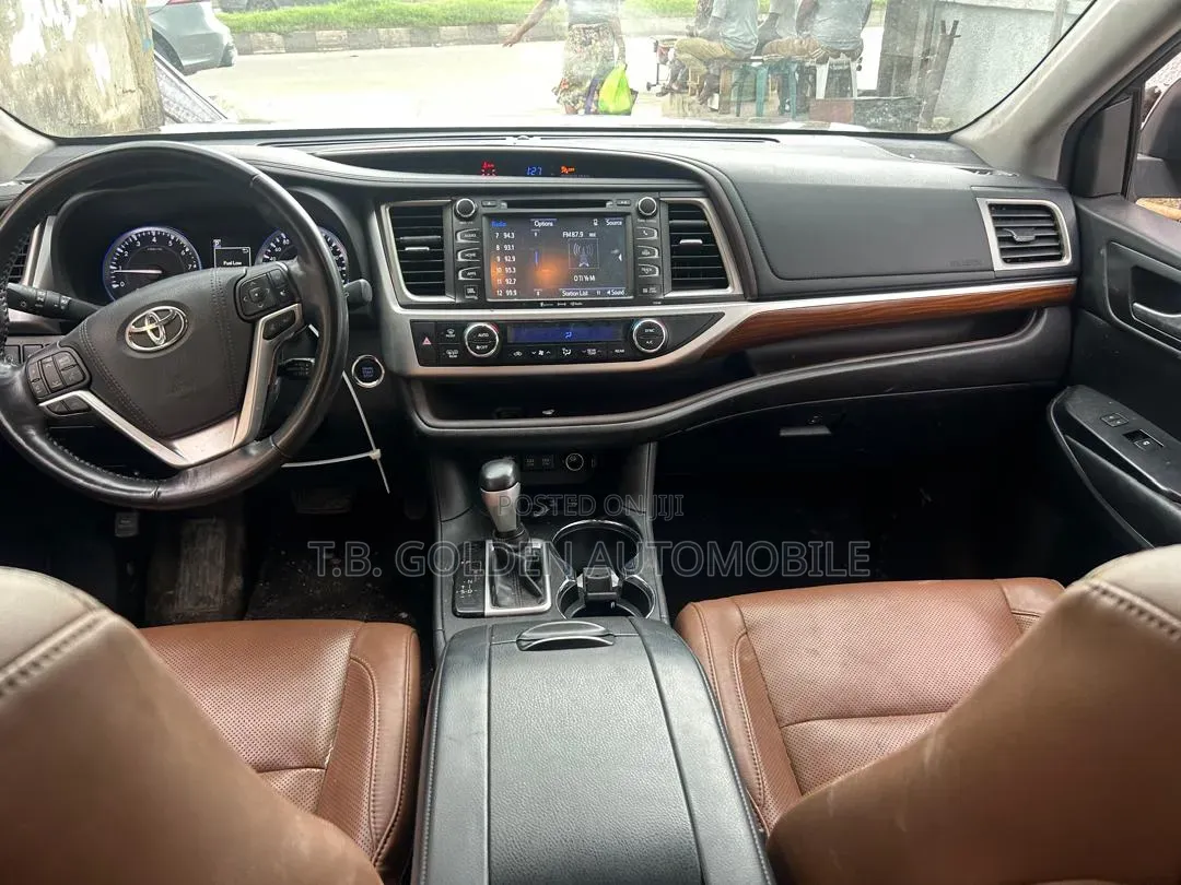 Toyota Highlander 2018 Brown